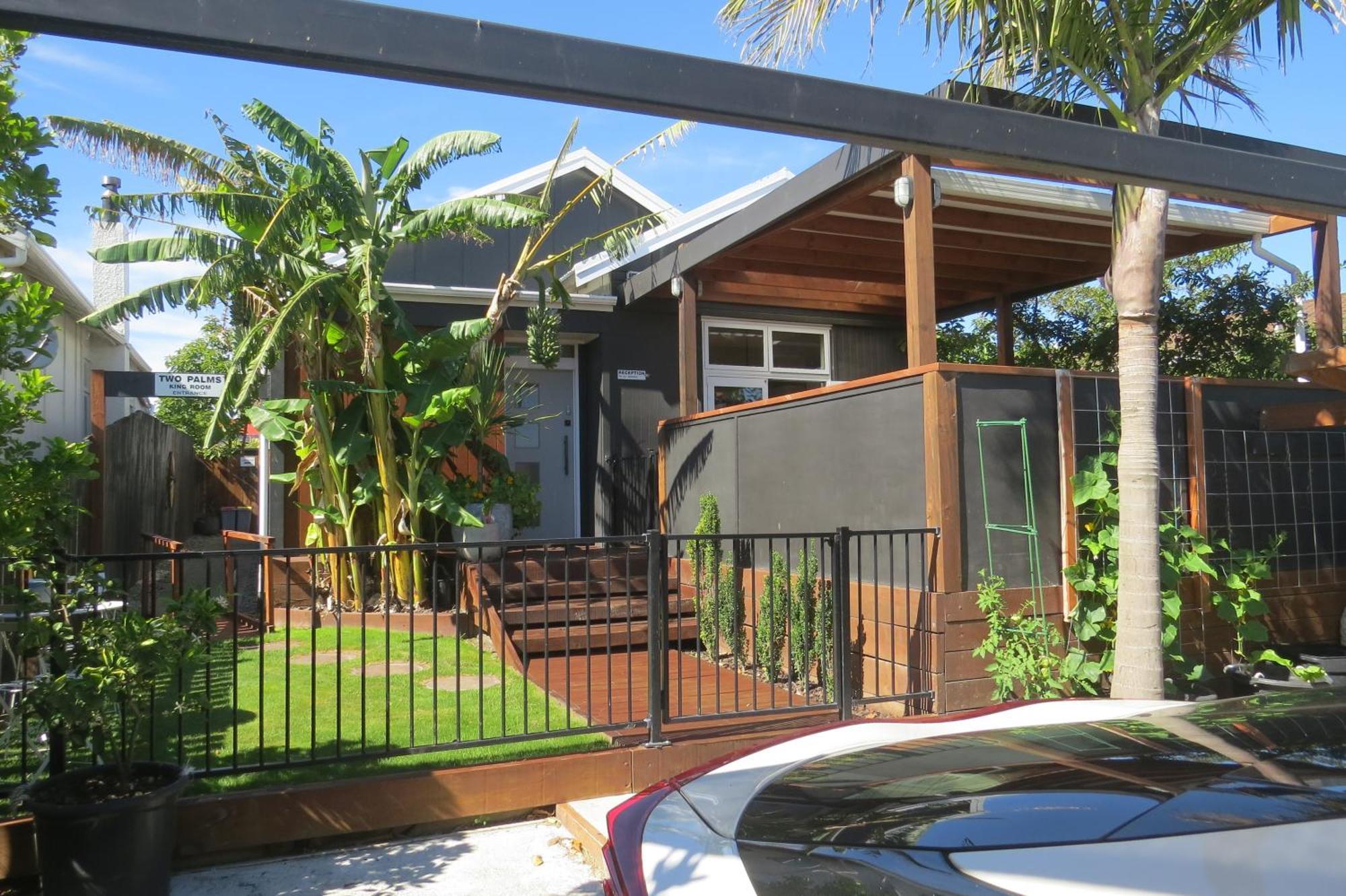 Two Palms Hotel Gisborne Exterior photo