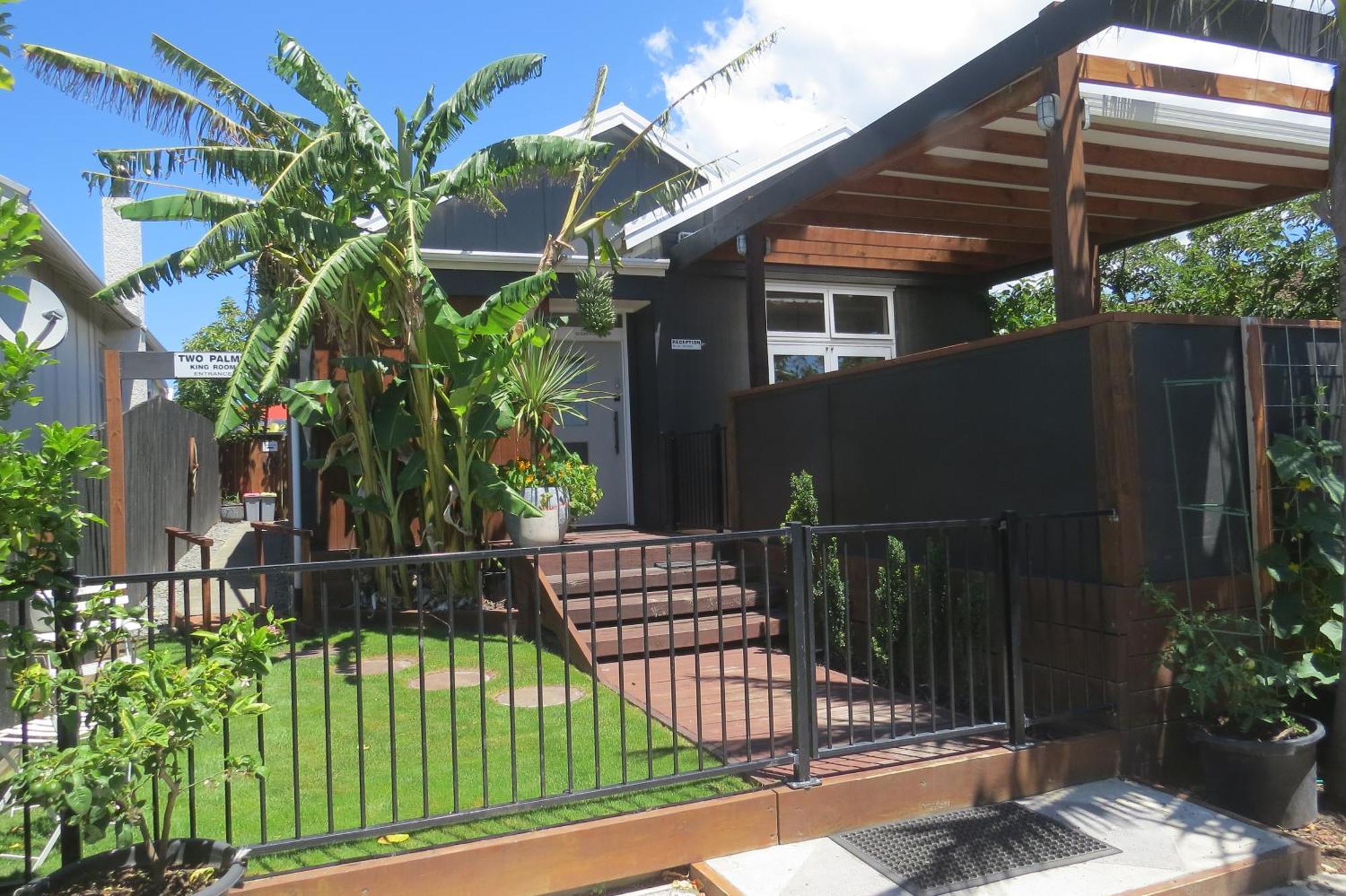 Two Palms Hotel Gisborne Exterior photo